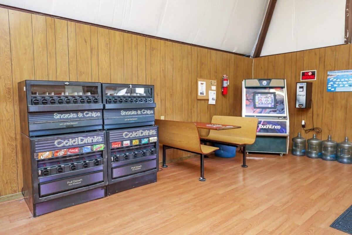 2Br Pet Friendly Home In Sneads Ferry With Parking Экстерьер фото