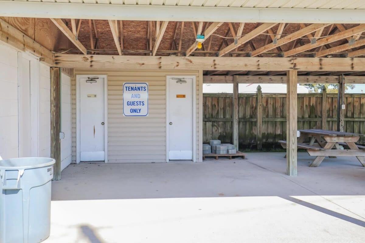 2Br Pet Friendly Home In Sneads Ferry With Parking Экстерьер фото
