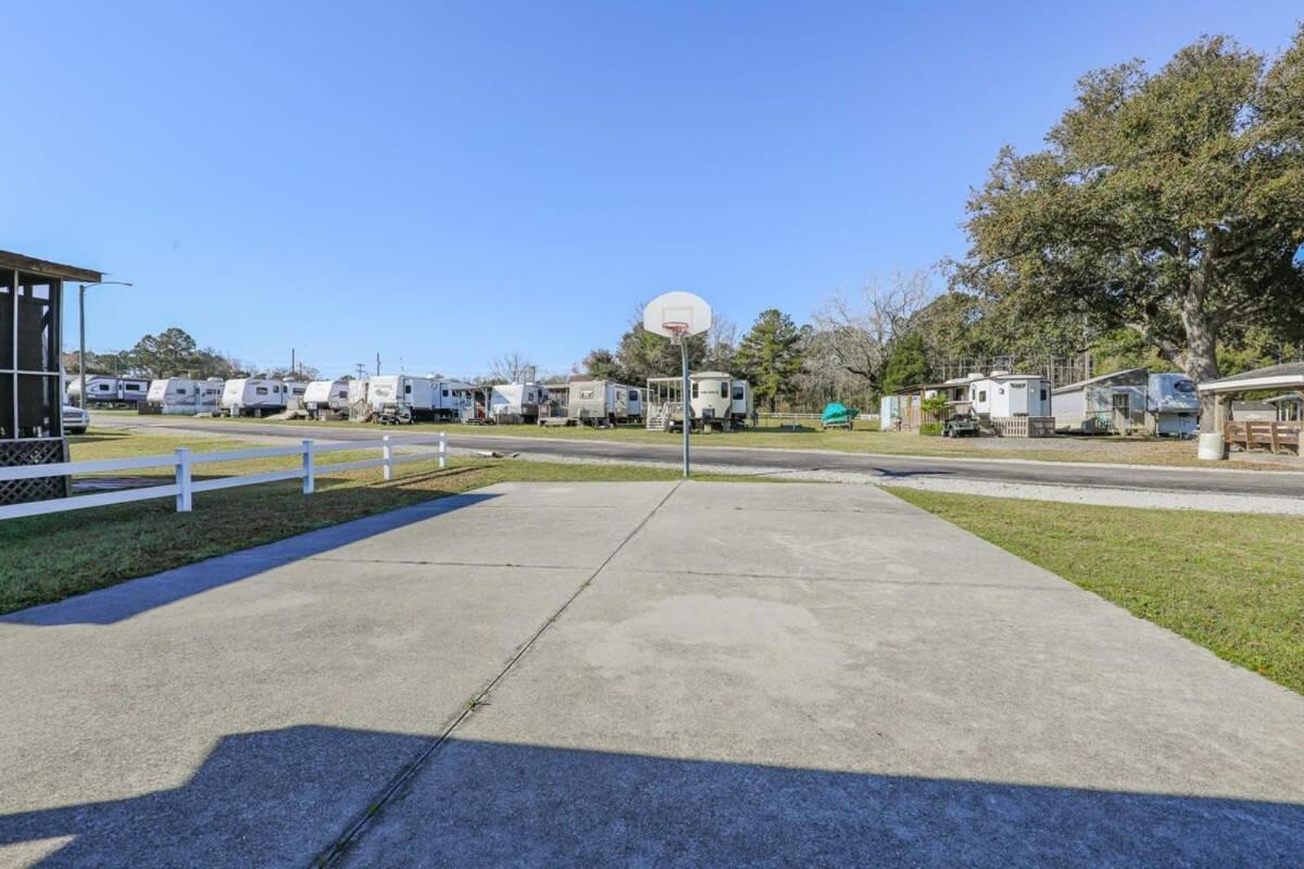 2Br Pet Friendly Home In Sneads Ferry With Parking Экстерьер фото