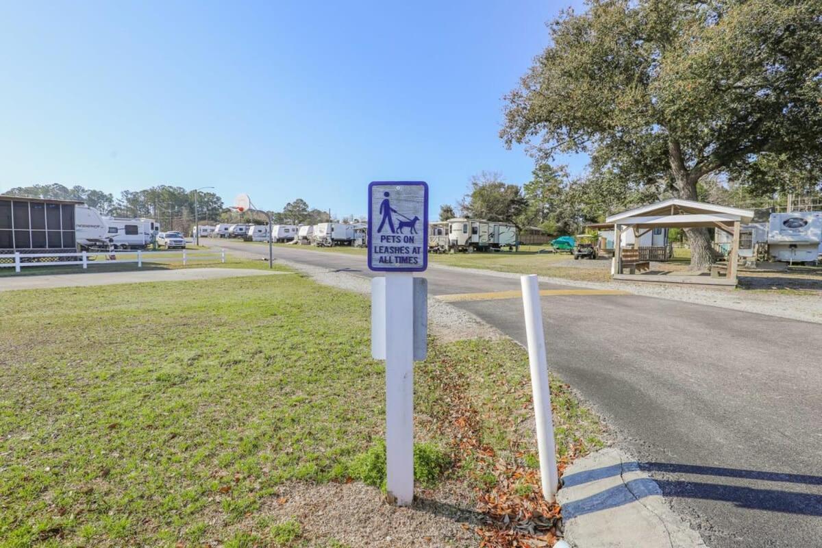 2Br Pet Friendly Home In Sneads Ferry With Parking Экстерьер фото