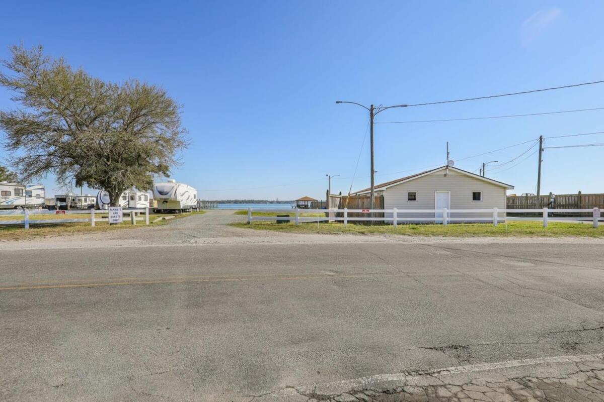 2Br Pet Friendly Home In Sneads Ferry With Parking Экстерьер фото