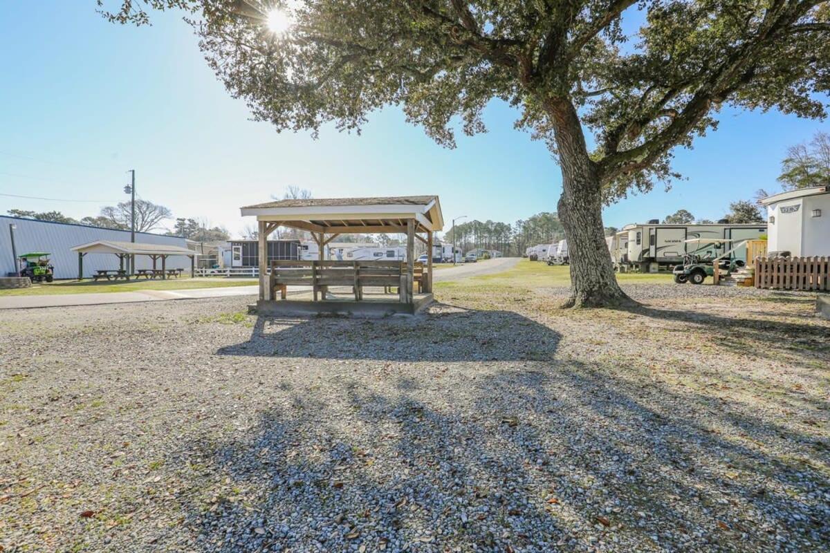 2Br Pet Friendly Home In Sneads Ferry With Parking Экстерьер фото