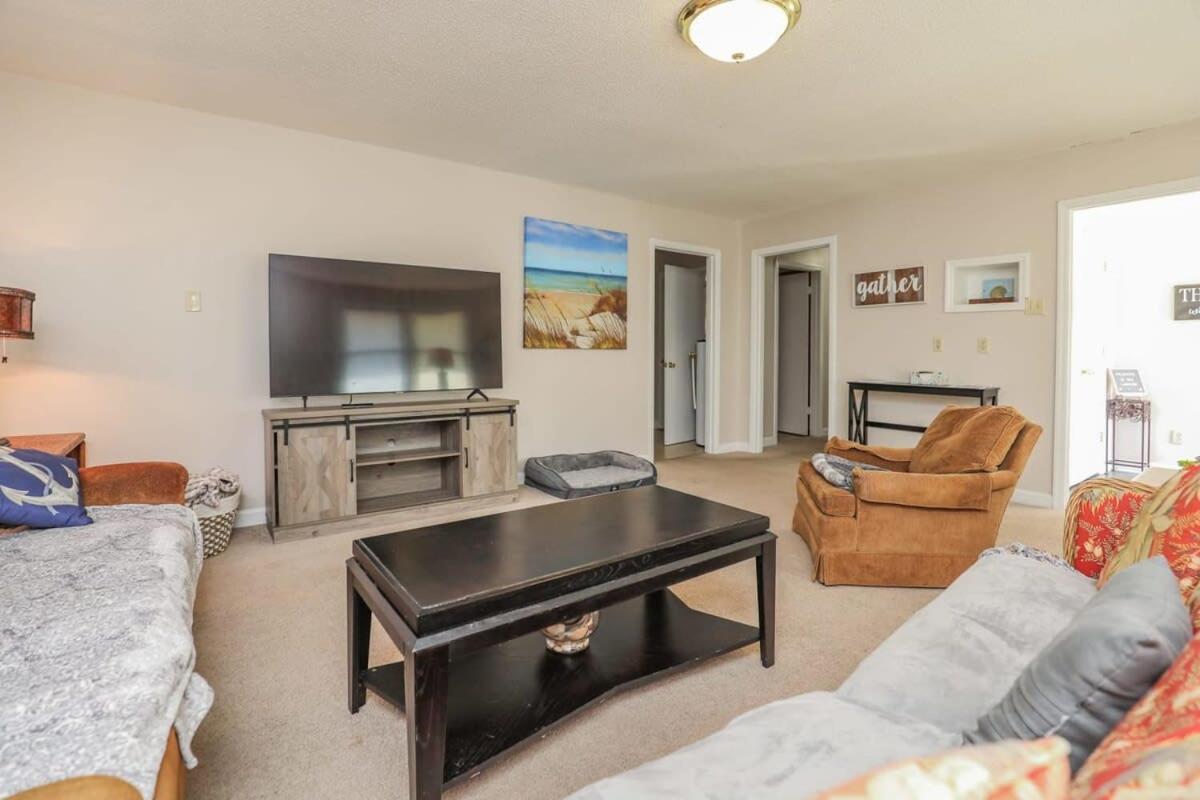 2Br Pet Friendly Home In Sneads Ferry With Parking Экстерьер фото