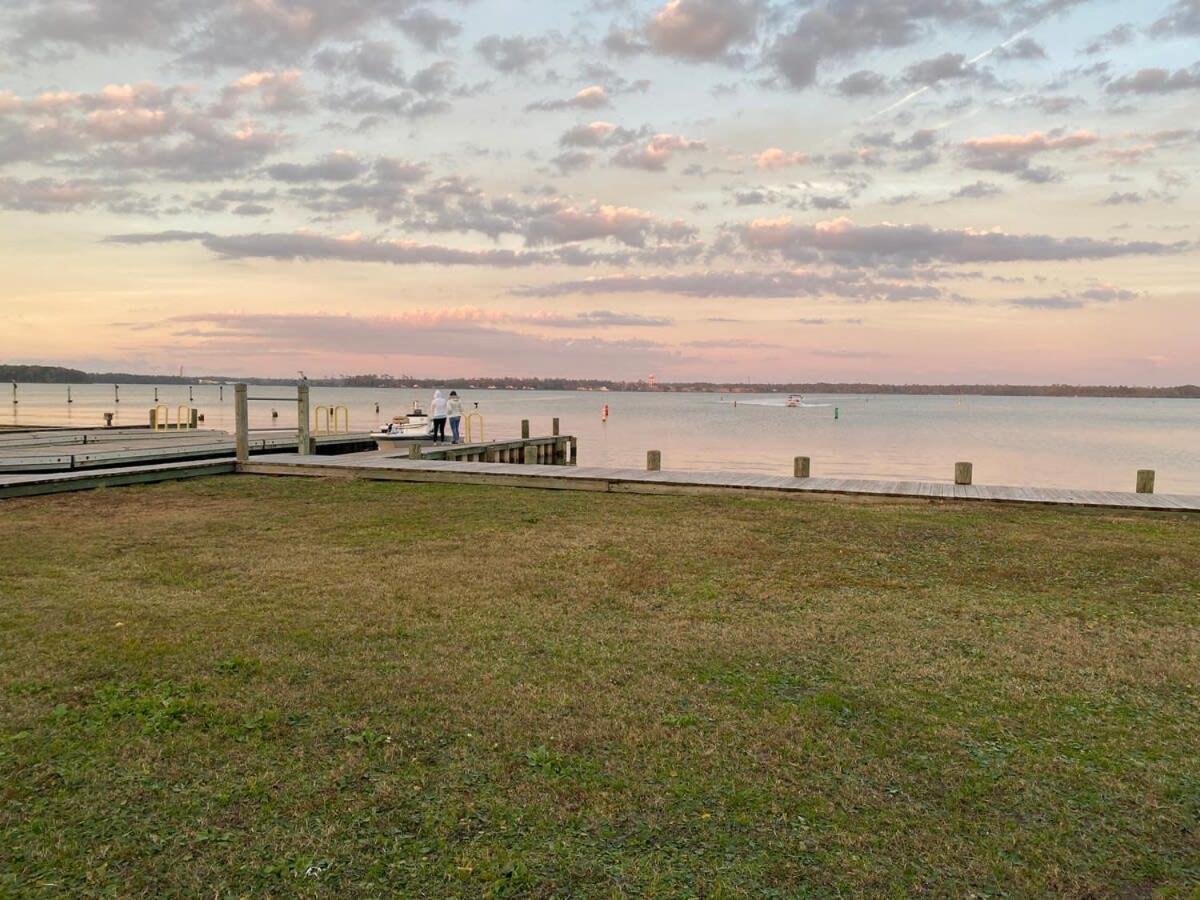 2Br Pet Friendly Home In Sneads Ferry With Parking Экстерьер фото