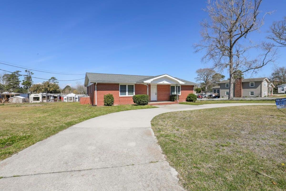 2Br Pet Friendly Home In Sneads Ferry With Parking Экстерьер фото