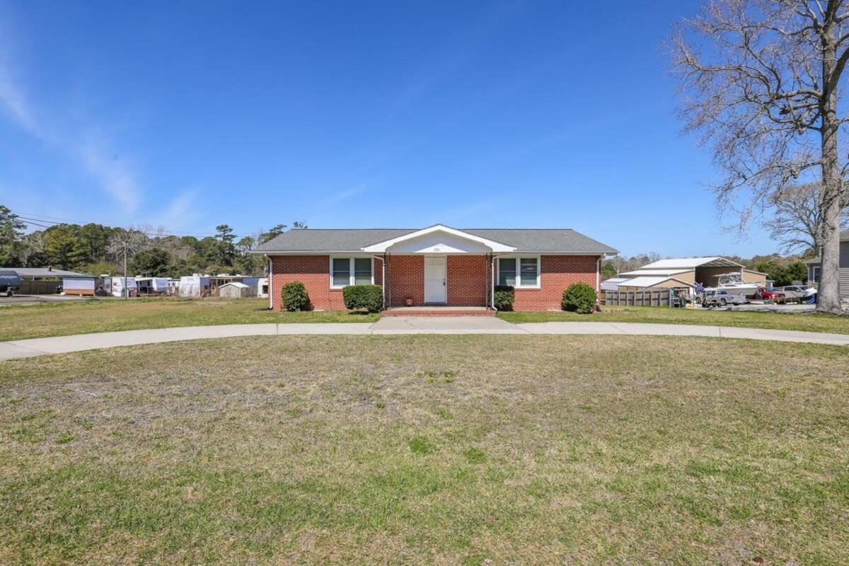 2Br Pet Friendly Home In Sneads Ferry With Parking Экстерьер фото